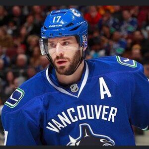 CCM NHL Vancouver Canucks Ryan  Kesler A Reebok Hockey Jersey Size 48.